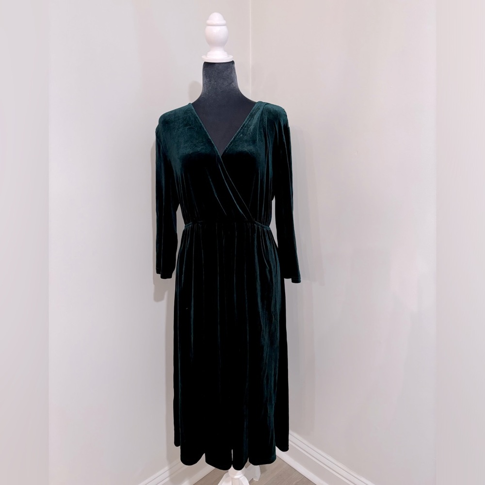 Elegant Velvet Wrap Dress in Green